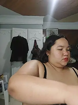 LianaCruzado online show from July 2026 02:25:02 PM