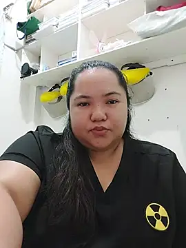 LianaCruzado online show from July 2026 04:15:02 PM