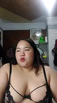 LianaCruzado online show from July 2026 01:43:02 PM