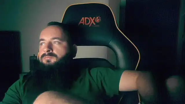 LondonMan1988 online show from October 2025 06:52:02 PM