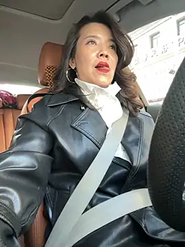 anna yngs online show from November 2025 07:54:01 AM