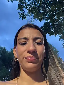 Snapshot of -juicy_ chatting on November 2025 10:32:02 PM -juicy online show from November 2025 10:32:02 PM