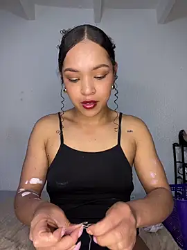 Yasmin777  online show from December 2025 09:55:02 PM