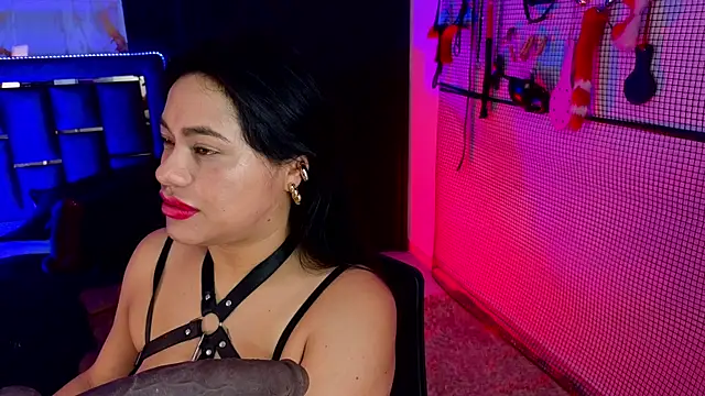 Issafoxx online show from March 2026 12:20:01 PM