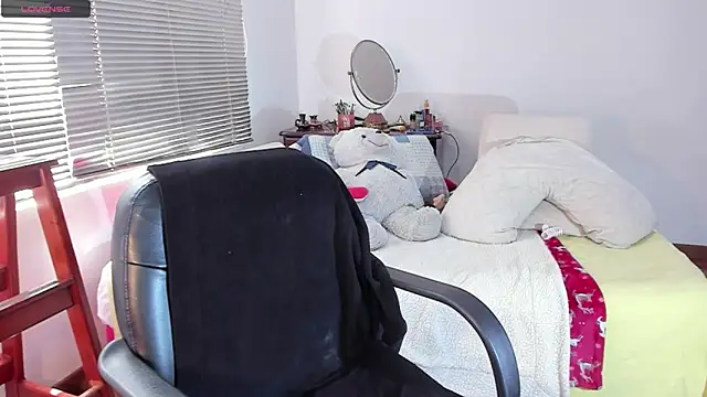 Busty Charms online show from April 2026 08:31:02 PM