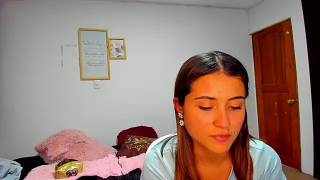 Snapshot of Ana__Pink chatting on October 2025 12:30:01 AM Ana  Pink online show from October 2025 12:30:01 AM