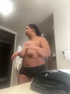 Snapshot of Thiccmamaa chatting on March 2026 07:05:01 PM Thiccmamaa online show from March 2026 07:05:01 PM