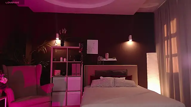 Snapshot of Pooja_Hegde chatting on September 2025 01:06:02 AM Pooja Hegde online show from September 2025 01:06:02 AM