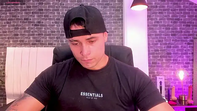 connorsmiith online show from March 2026 01:04:02 PM