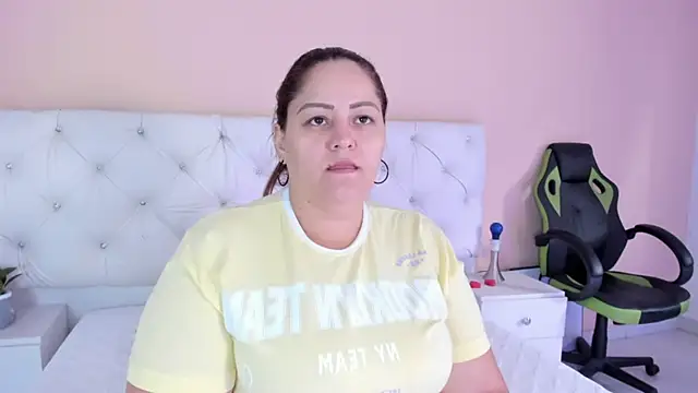 katte landerr online show from October 2025 01:19:01 PM