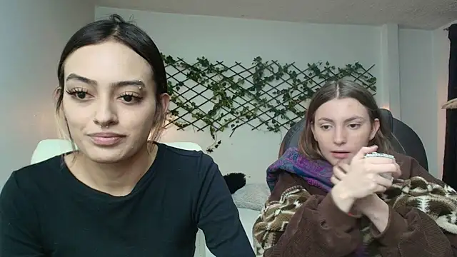 velvet  moon online show from April 2026 09:42:02 PM