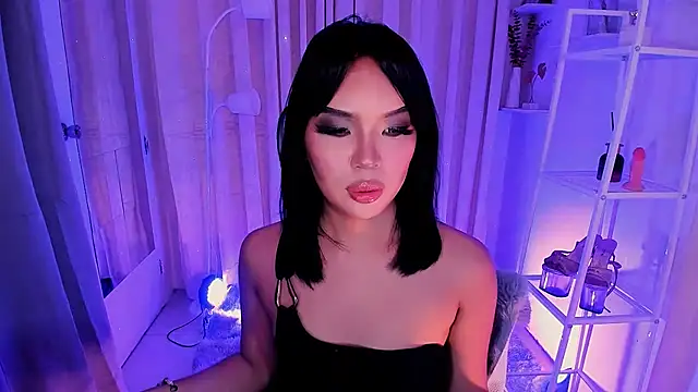 MS LUNA online show from September 2025 07:36:01 PM