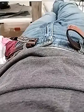 Snapshot of Pio185 chatting on November 2025 08:21:01 PM Pio185 online show from November 2025 08:21:01 PM