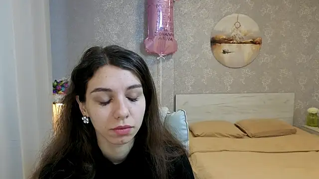 KellyShines online show from June 2026 01:06:02 PM