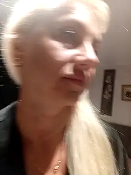 Snapshot of KissMiSveet chatting on September 2025 04:40:02 PM KissMiSveet online show from September 2025 04:40:02 PM