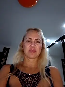 Snapshot of KissMiSveet chatting on November 2025 06:12:02 AM KissMiSveet online show from November 2025 06:12:02 AM