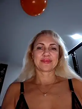 Snapshot of KissMiSveet chatting on November 2025 07:03:01 PM KissMiSveet online show from November 2025 07:03:01 PM