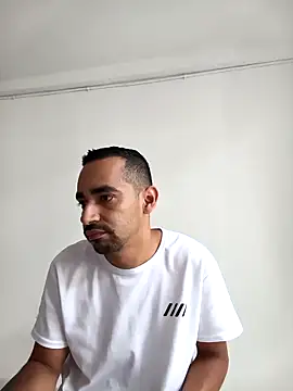 stivenlujan69 online show from April 2026 08:31:01 PM