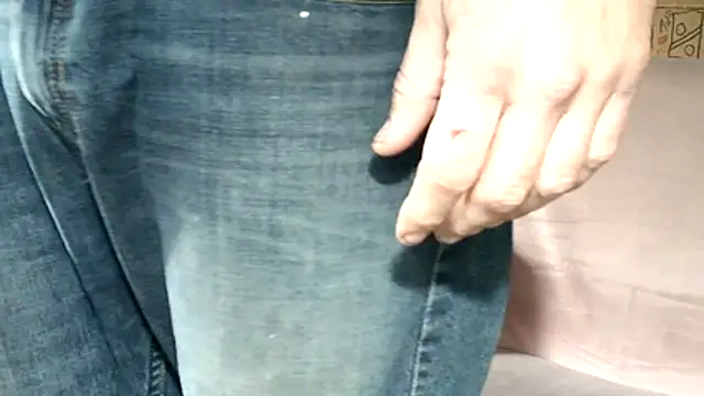 Snapshot of 2playforeplay chatting on December 2025 01:00:02 AM 2playforeplay online show from December 2025 01:00:02 AM