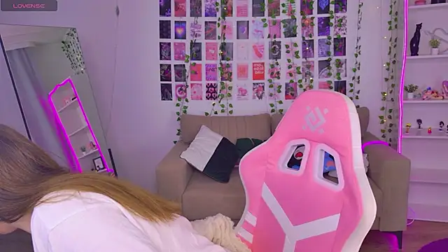 Moon  Bunny online show from April 2026 03:19:02 PM