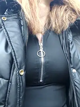 YOOUR EVAA online show from October 2025 11:41:02 AM