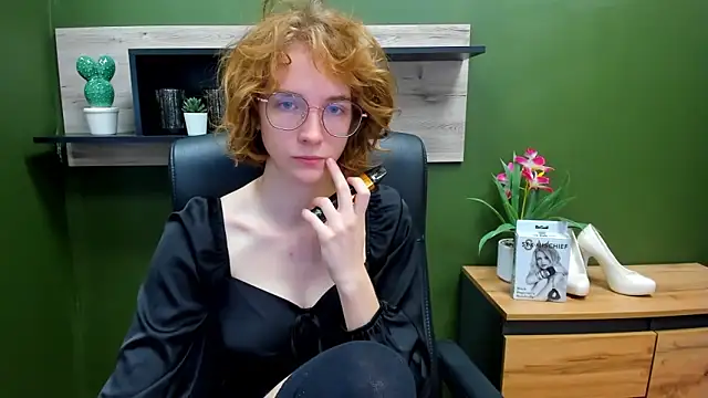 juicyPenny online show from September 2025 06:28:02 AM