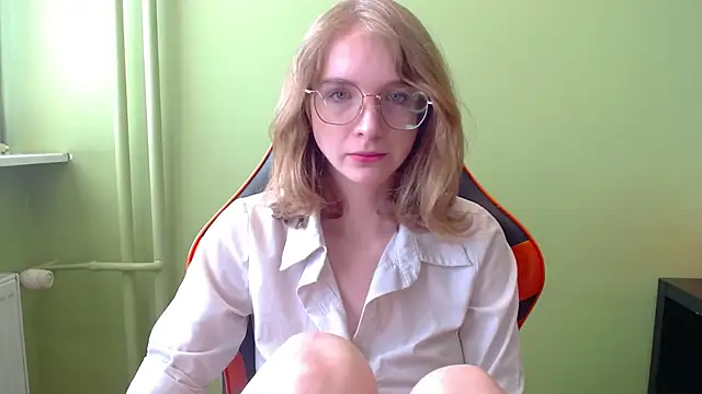 juicyPenny online show from April 2026 06:18:01 AM