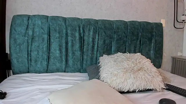 Loren Couple online show from June 2026 02:33:01 PM