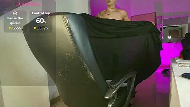 Snapshot of sebas_palacioo chatting on October 2025 05:17:02 AM sebas palacioo online show from October 2025 05:17:02 AM