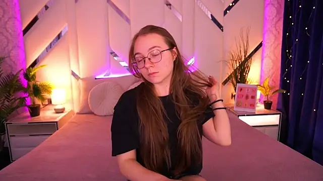 ArrinaWairr online show from February 2026 09:49:02 AM