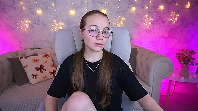 ArrinaWairr online show from April 2026 06:47:02 AM