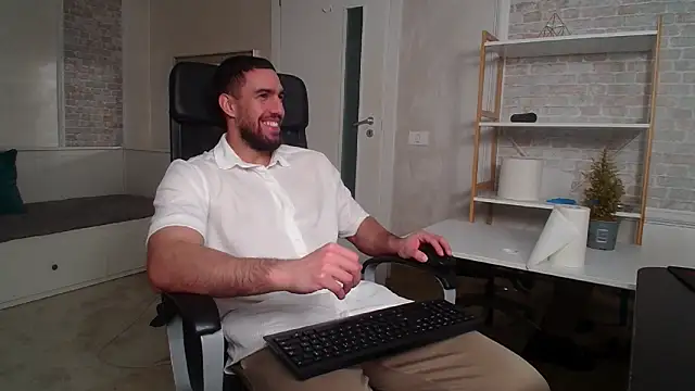 IvanHydee online show from November 2025 05:42:02 AM