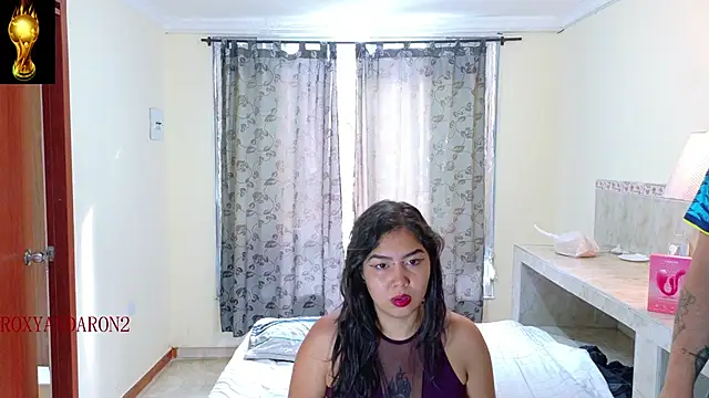 Snapshot of RoxyandAron2 chatting on June 2026 01:13:02 PM RoxyandAron2 online show from June 2026 01:13:02 PM