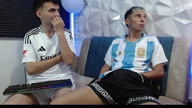 Snapshot of Isaac_tan chatting on September 2025 02:02:01 AM Isaac tan online show from September 2025 02:02:01 AM