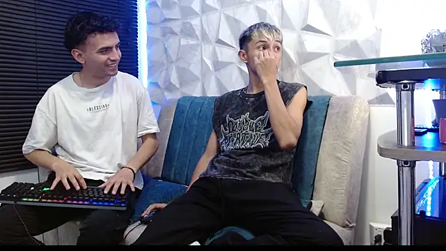 Snapshot of Isaac_tan chatting on September 2025 12:45:02 AM Isaac tan online show from September 2025 12:45:02 AM