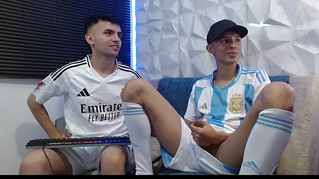 Snapshot of Isaac_tan chatting on September 2025 04:06:02 AM Isaac tan online show from September 2025 04:06:02 AM