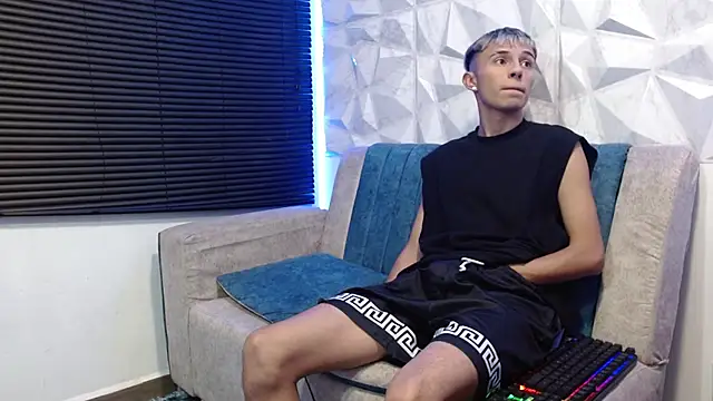 Snapshot of Isaac_tan chatting on October 2025 03:16:02 AM Isaac tan online show from October 2025 03:16:02 AM