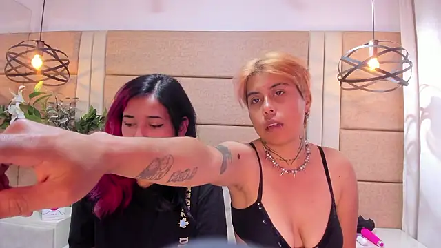 AnnieAndReach online show from January 2026 01:15:01 PM