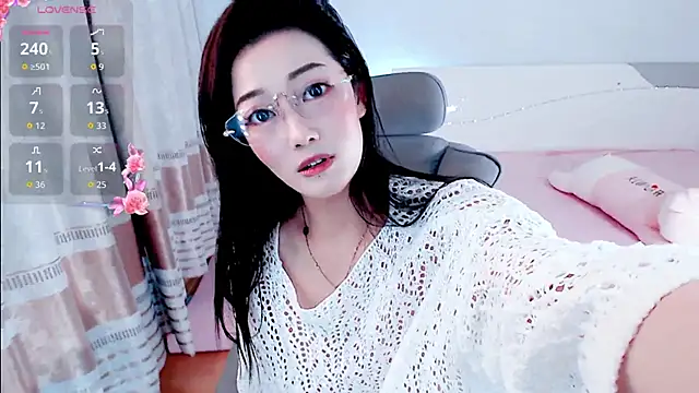 yaoyao-baby520 online show from December 2025 12:20:01 PM