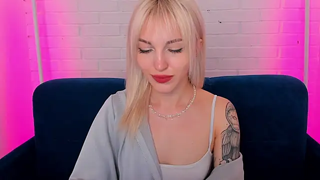 Snapshot of LisaFoxyMe chatting on July 2026 01:42:01 AM LisaFoxyMe online show from July 2026 01:42:01 AM