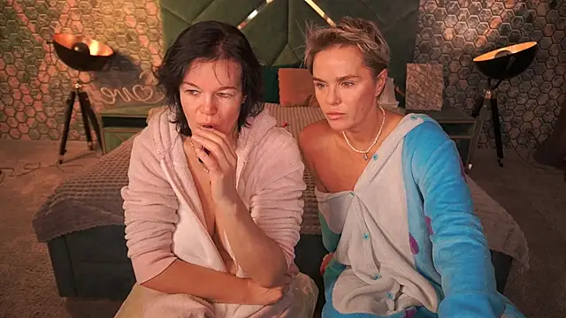 Snapshot of PleasureWeCouple chatting on November 2025 06:51:02 AM PleasureWeCouple online show from November 2025 06:51:02 AM