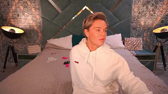 Snapshot of PleasureWeCouple chatting on November 2025 06:56:02 AM PleasureWeCouple online show from November 2025 06:56:02 AM