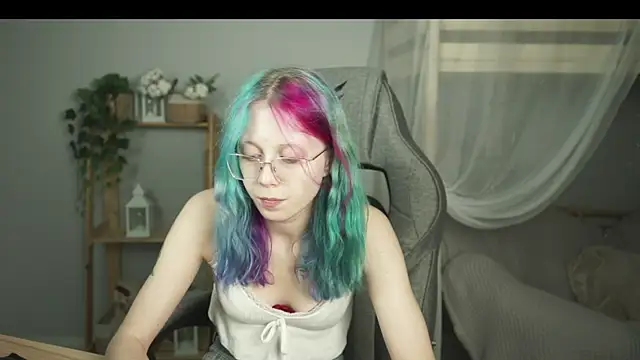 SakuraBliss online show from November 2025 05:01:02 PM