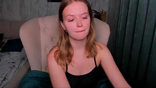 LaurennHill online show from October 2025 12:18:01 AM