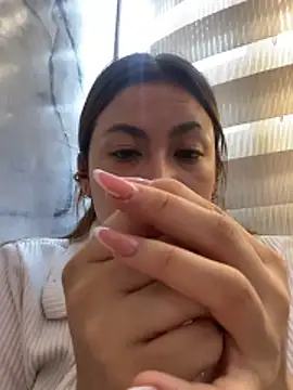 MacarenaRosse online show from November 2025 06:28:02 PM