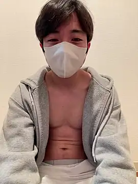 Yuma0718 online show from April 2026 01:00:02 PM