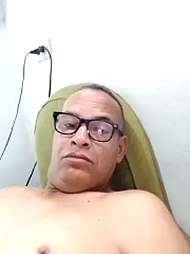 joseib12561 online show from March 2026 04:48:01 PM