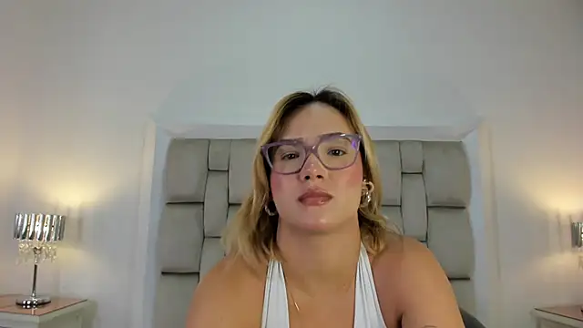 frehia dimou online show from April 2026 11:23:02 AM