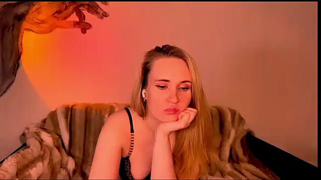 Snapshot of KiraBerht chatting on April 2026 09:26:02 PM KiraBerht online show from April 2026 09:26:02 PM