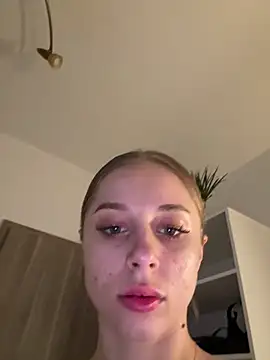 Snapshot of BabyAnais chatting on October 2025 04:06:02 PM BabyAnais online show from October 2025 04:06:02 PM